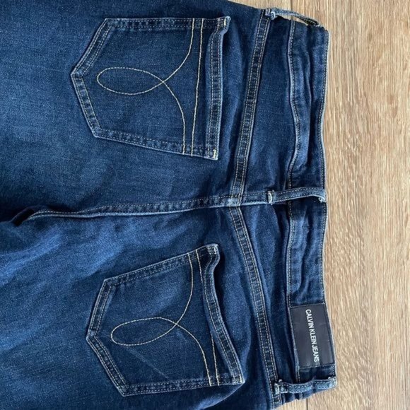 Calvin Klein Jean Shorts, Women’s Size 6 - Picture 5 of 9